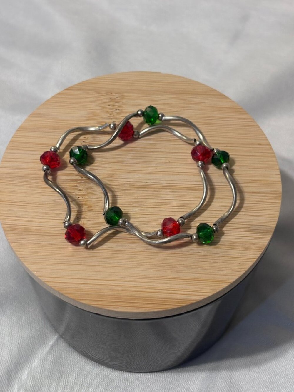 Set of 2 Red & Green Beaded Bracelets – Silver Tone Holiday Christmas Jewelry